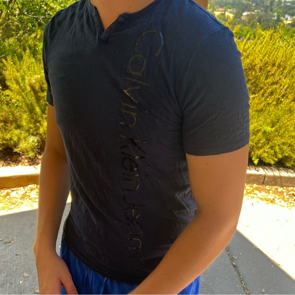 CALVIN KLEIN JEANS MEN V NECK T SHIRT NAVY BLUE CASUAL PARTY NIGHT OUT SIGNATURE - Picture 8 of 16